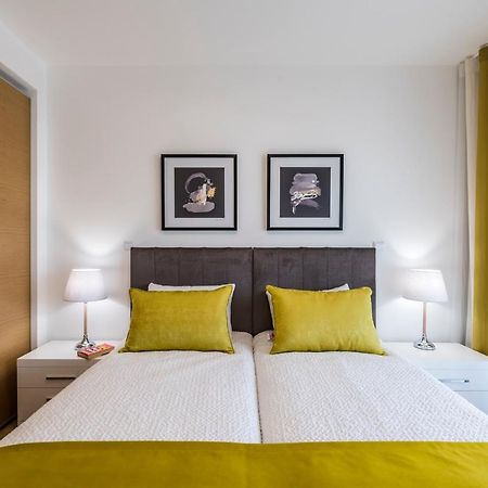 Coolhouses Lagos, 2 Bed Stylish City Flat, Rooftop Shared Pool, Clayheart Exterior foto